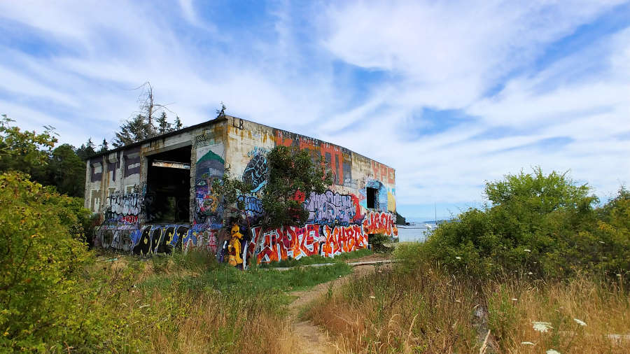 Edificio abandonado no Porto de Port Blakely.