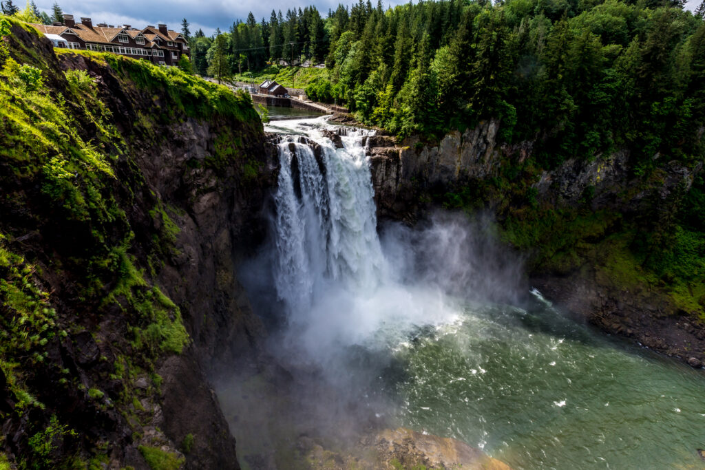 Snoqualmie falls hiking trail from the view overlooking the falls in summer