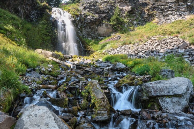 plaikni falls, one of the best waterfalls near crater lake oregon