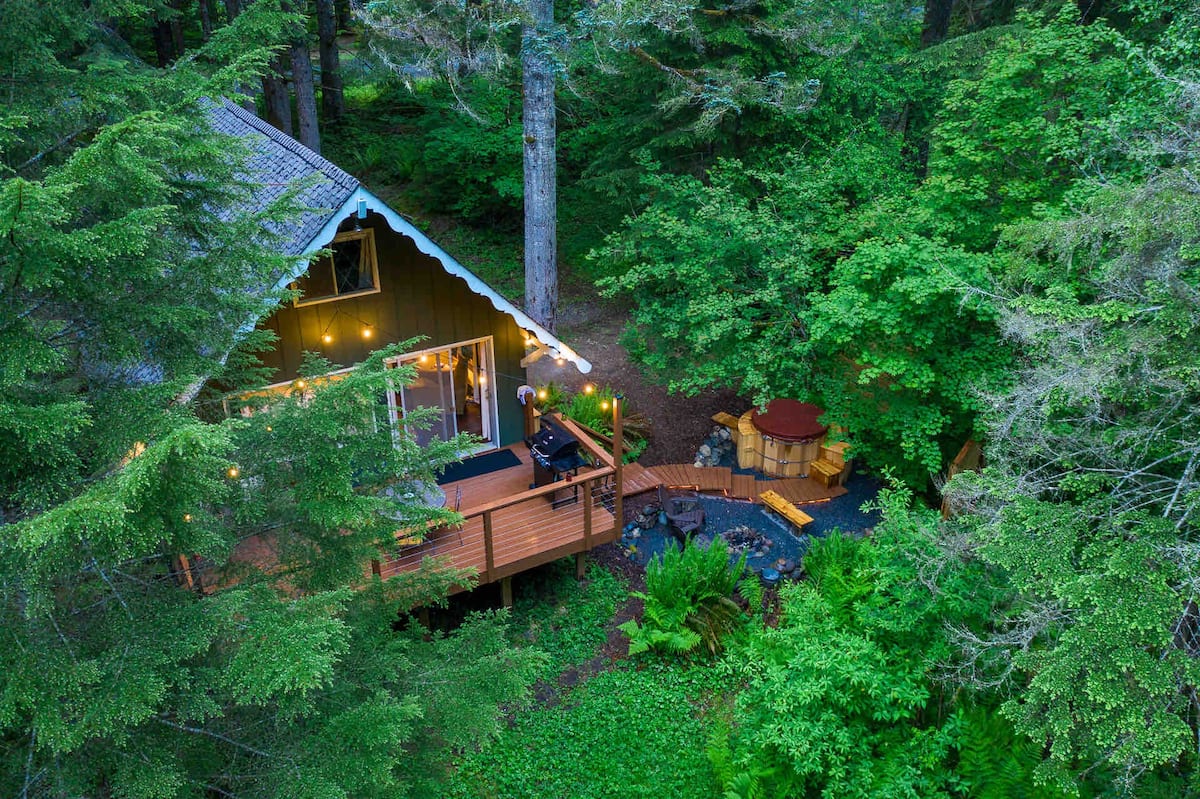 13 Cozy Cabins Near Mt Rainier Airbnbs You'll Adore • Small Town