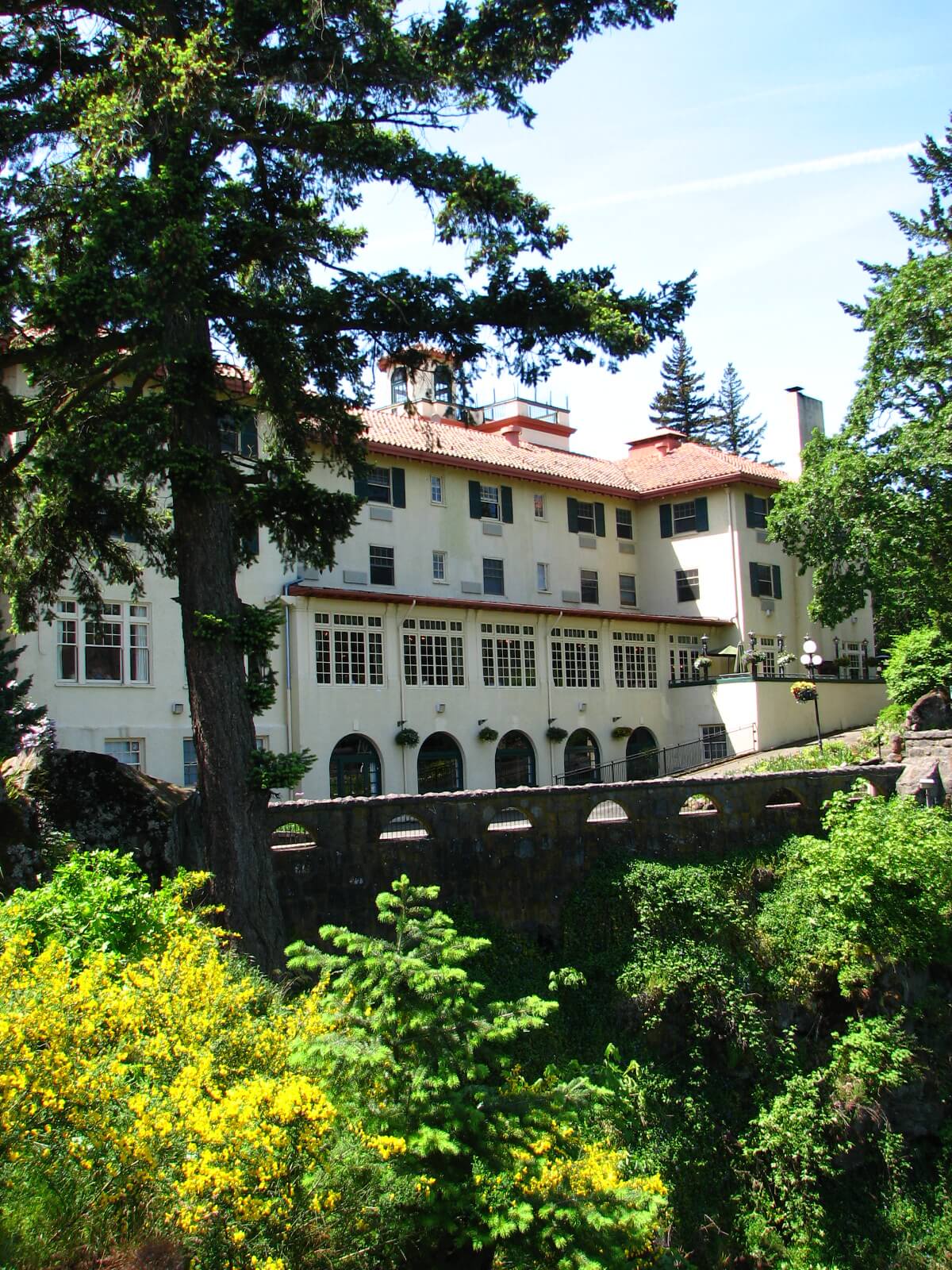 Historical hotel grounds, the Columbia River Gorge hotel, surrounded by trees and greenery.