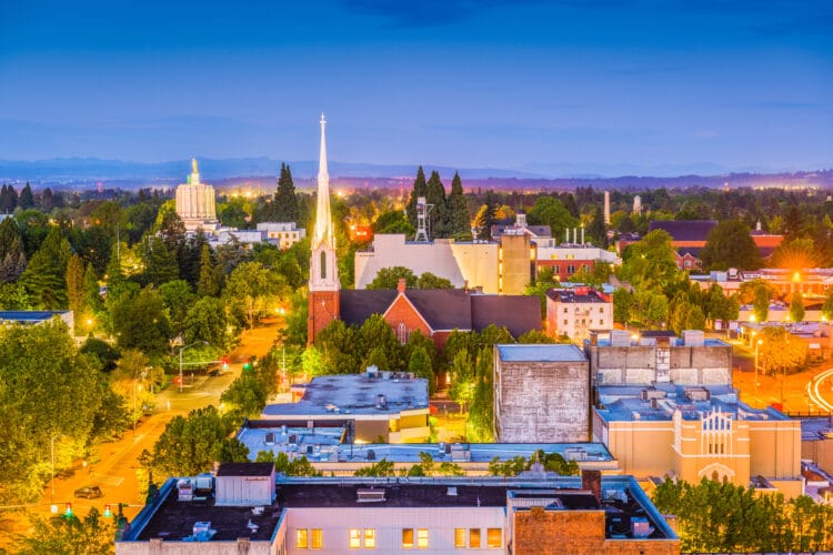 skyline of salem oregon during blue hour