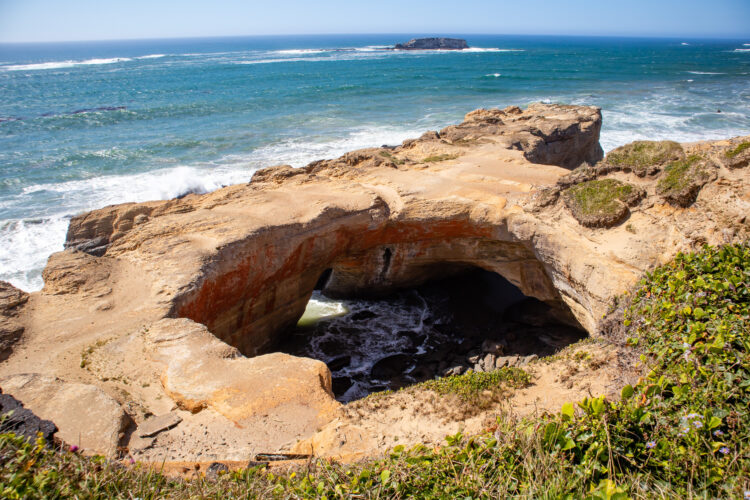 otter rock in one of the oregon coastal towns with ocean in the background