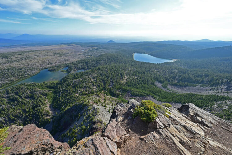 Three Creek Lake and Tam McArthur Rim from Tam McArthur Rim Trail in the Three Sisters Wilderness. A popular hike near Bend Oregon.