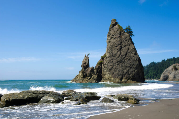 rock formations on ruby beach in olympic np, one of the national parks in washington