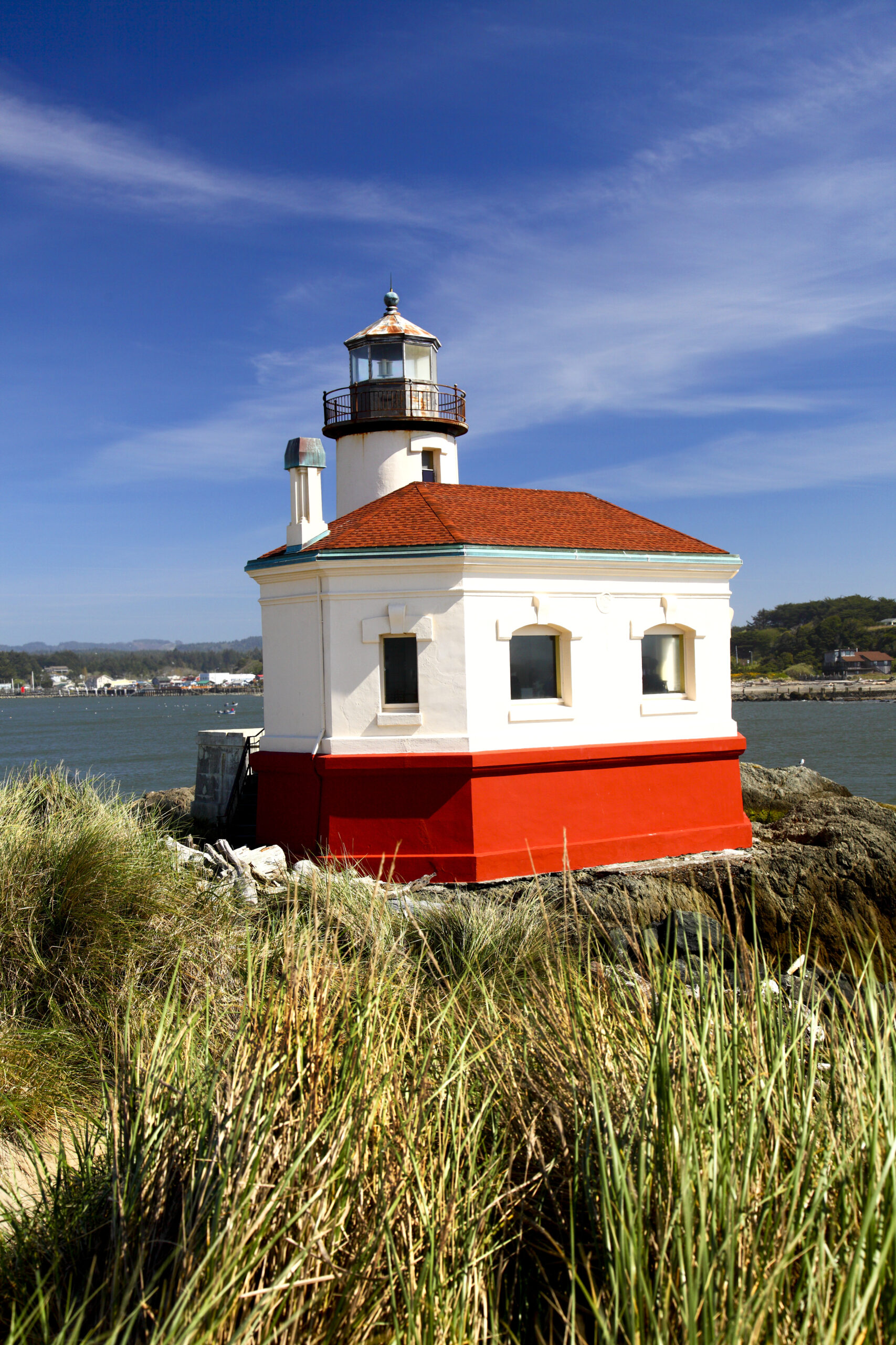 white and red coquille river lighthouse